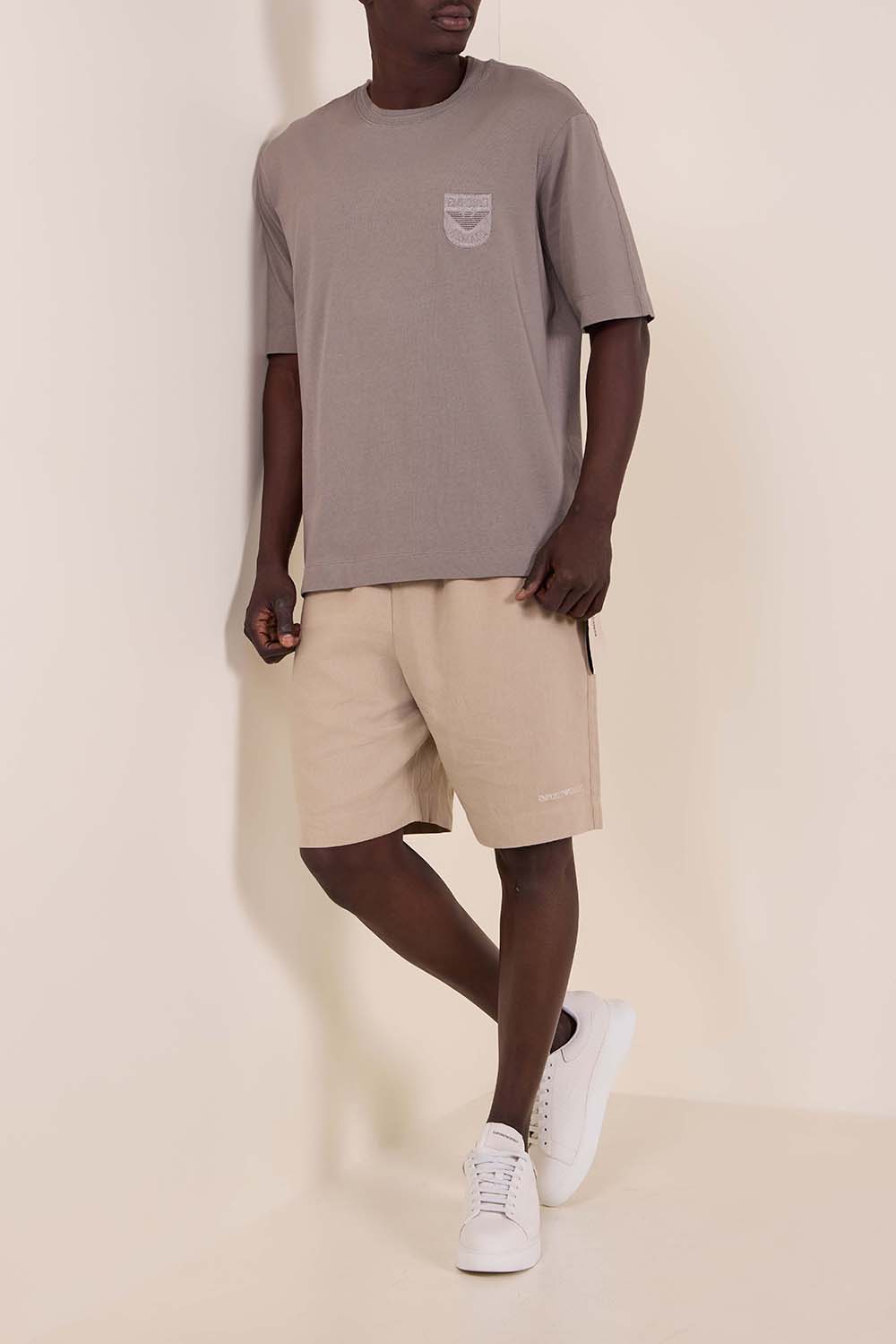 חולצת טי בגזרה רגילה